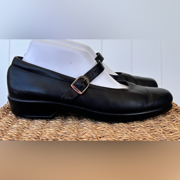 Black Mary Jane Women's Shoes - Picture 5 of 11